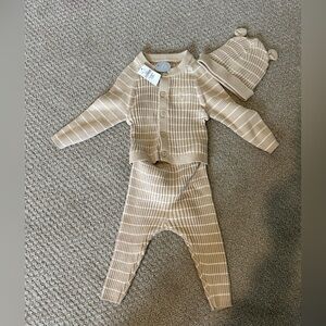 GAP 3 piece set - cream and white striped with hat